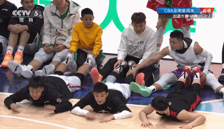 气氛组加人!张镇麟扣篮 赵睿孙铭徽胡明轩俯冲庆祝