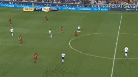 云代尔中路插上将球打进