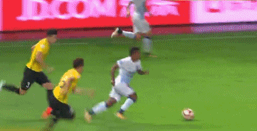 扎哈维低射破门