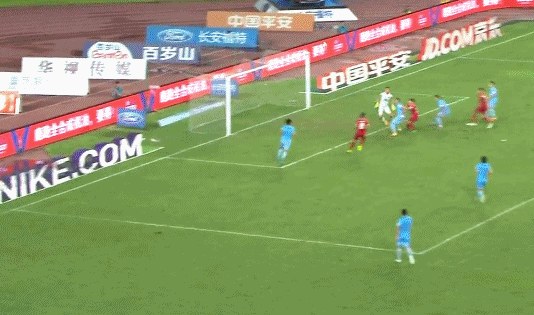 南松顺势倒钩射门