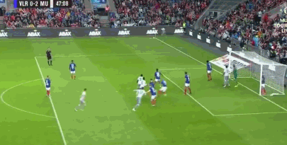 小魔兽头球破门！