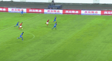 穆里奇推射破门