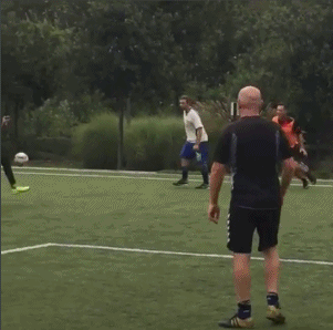 动图:纳什展现足球天赋