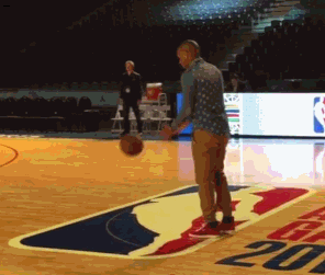 动图:亨利射进中场3分