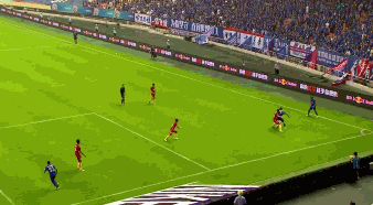 金基熙强力头球攻门