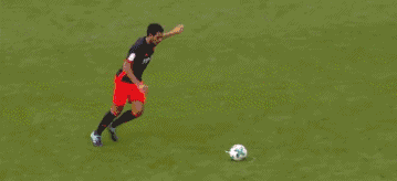 帕雷霍主罚定位球破门