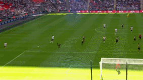 凯恩高速插上头球破门