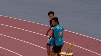 抢毛巾事件再次上演