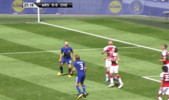 默特萨克的鼻子让卡希尔手肘击中