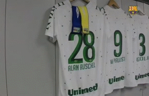 动图:沙佩科恩斯的特别版球衣