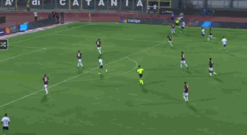 路易斯禁区前右路远射