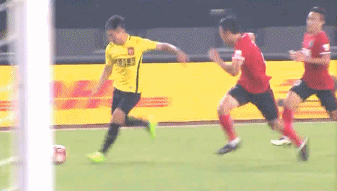 郜林鱼跃头球中柱