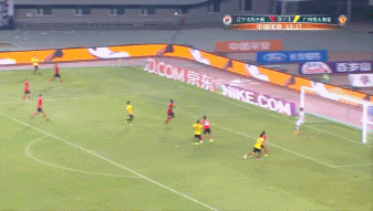 高拉特再补一脚将球打进