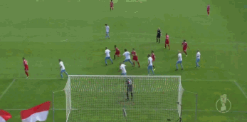 胡梅尔斯头球破门