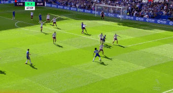 莫拉塔鱼跃头球破门