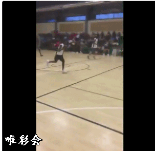 动图:小LBJ与大白边默契配合