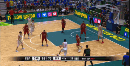 动图:任骏飞关键抛投打进!