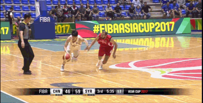 刘晓宇加速突破左手上篮