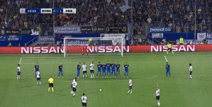 动图:阿诺德打进欧冠处子球