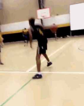 动图:少年出手后立马睡觉