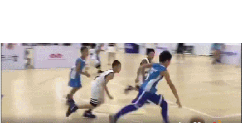 动图:10岁小朋友展现篮球天赋