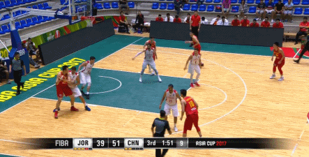 动图:韩德君漫步大勾射!连得9分