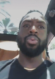 动图:韦德化身驾驶教练指导儿子开车