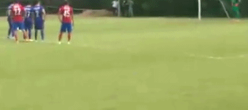 动图:河南外援故意踢飞点球