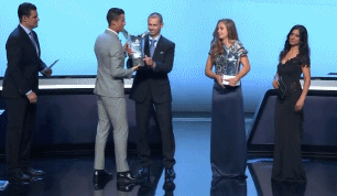 C罗实至名归再次当选年度最佳球员