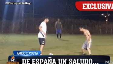 动图:科斯塔在踢野球