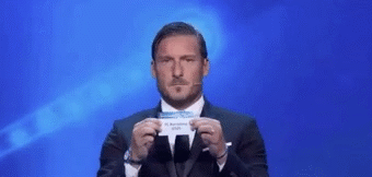 动图:托蒂倾城一笑