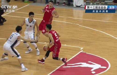 史仪成为新疆队取胜奇兵