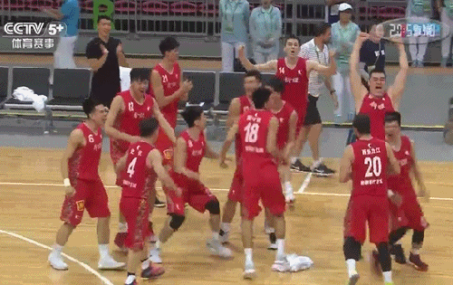 新疆创造队史，全队有如夺冠般疯狂庆祝