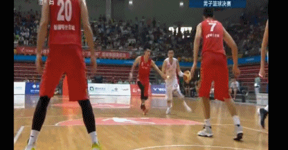 郭艾伦霸气上篮