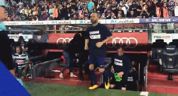 巴萨众将穿“登贝莱加油”T恤