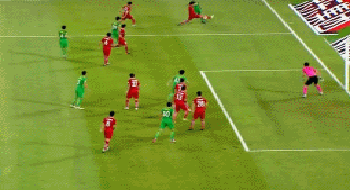 张稀哲击中立柱