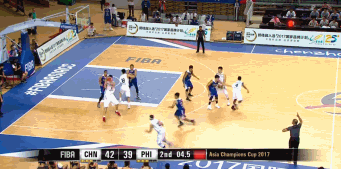 亚当斯半场压哨漂移三分