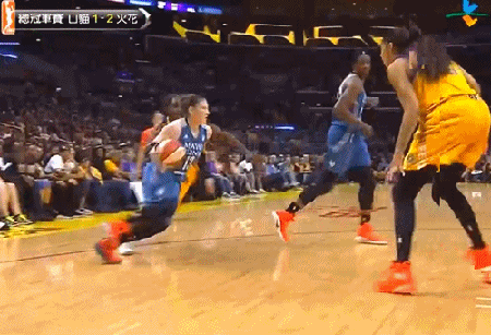 山猫主力锋线Rebekkah Brunson全场博到13记罚球