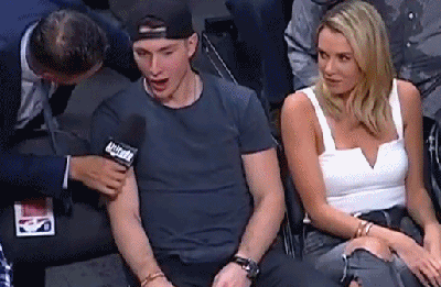 被穆雷贴身飞过的女球迷仍惊魂未定