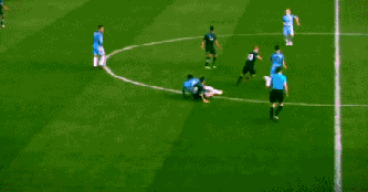 在狭小空间里处理球是福登的强项