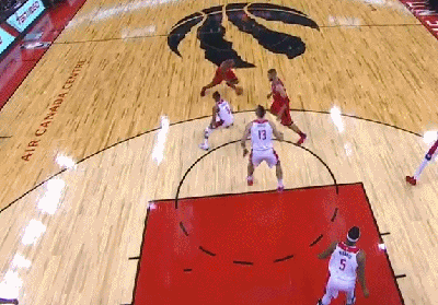 猛龙完美挡拆:洛瑞助攻瓦兰单手空接暴扣