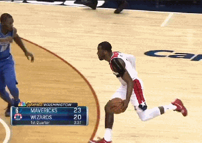 沃尔大步流星突分助攻波特外线开炮