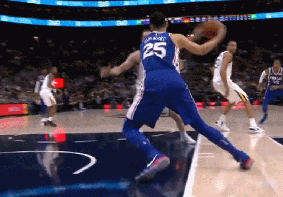 西蒙斯积极跑位伺机单手暴扣