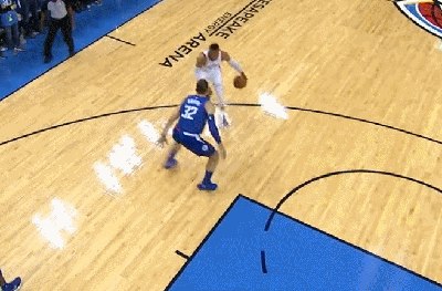 威少秒过格里芬,秀飘逸上篮