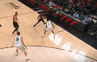 努尔基奇转身写意抛投