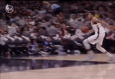 扬尼斯-阿特托昆博（雄鹿）