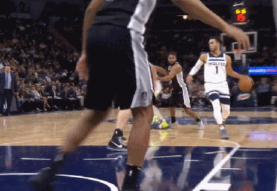 唐斯强吃加索尔,上篮打进