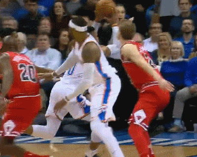 威少过人滑翔暴扣