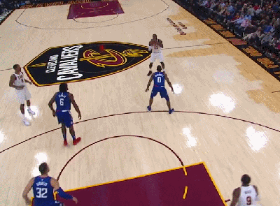 韦德突分助攻克劳德空位挑篮