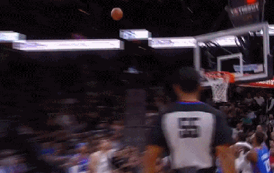 阿德今天在比赛中的关键补篮